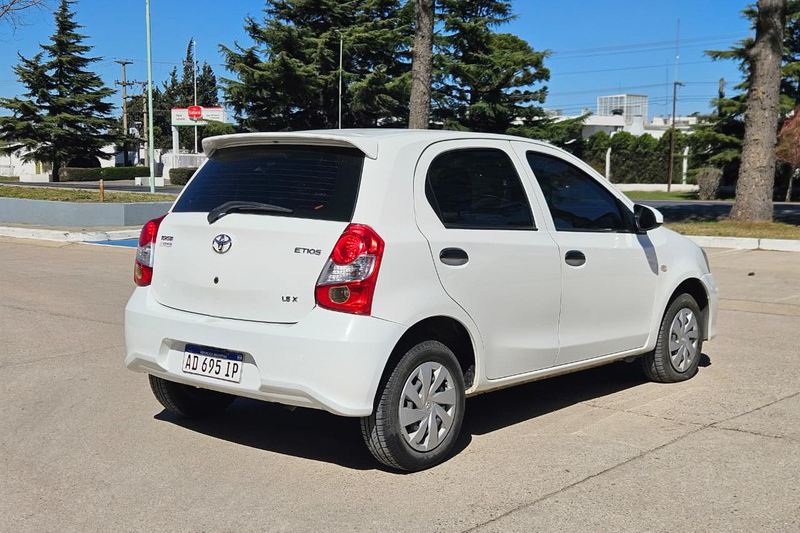 Toyota ETIOS X 5P MT - 7