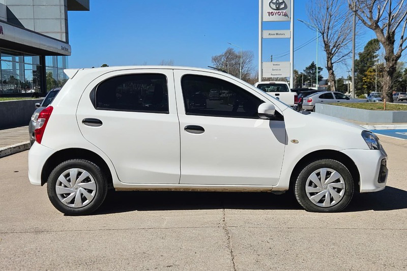 Toyota ETIOS X 5P MT - 8