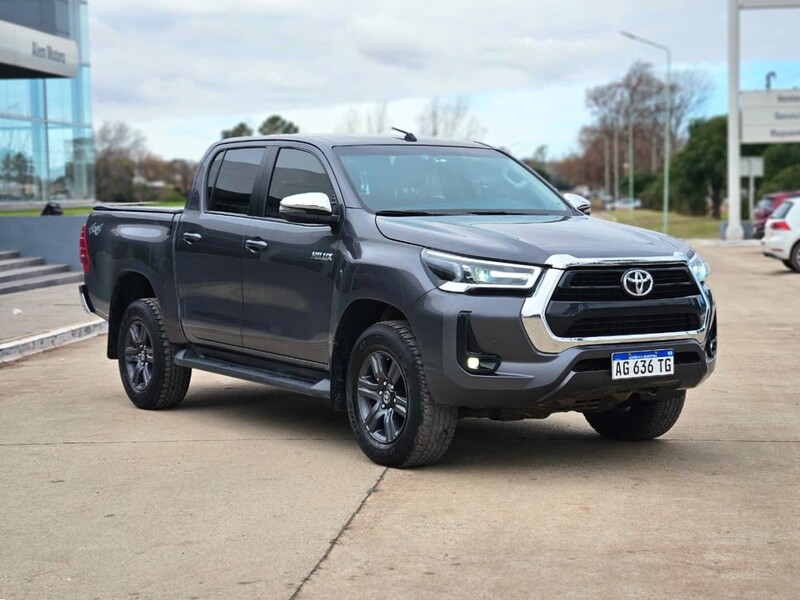 Toyota HILUX 4X4 DC SRV 2.8 TDI 6 AT