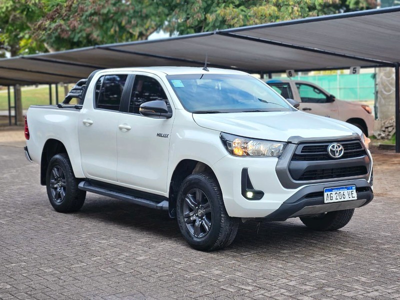 Toyota HILUX 4X2 DC SR 2.4 TDI 6 AT