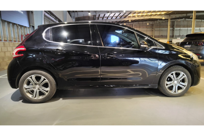 Peugeot 208 1.6 FELINE MT - 8