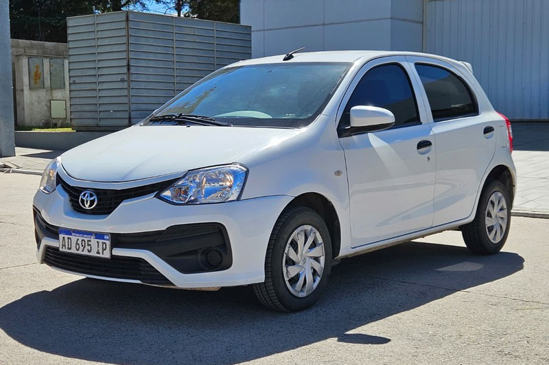 Toyota ETIOS X 5P MT - 3