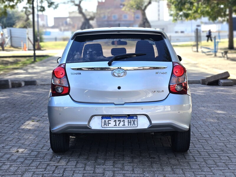 Toyota ETIOS XLS 1.5 6M/T 5P - 6