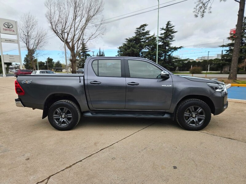 Toyota HILUX 4X4 DC SRV 2.8 TDI 6 AT - 8