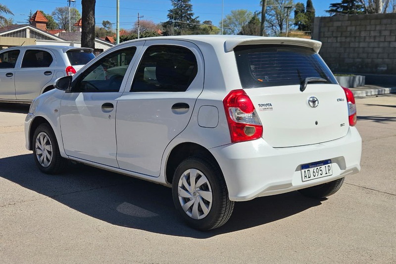 Toyota ETIOS X 5P MT - 5