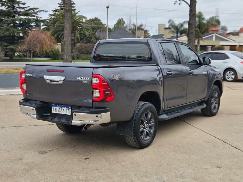 Toyota HILUX 4X4 DC SRV 2.8 TDI 6 AT - 7