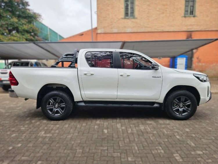 Toyota HILUX 4X2 DC SR 2.4 TDI 6 AT - 8