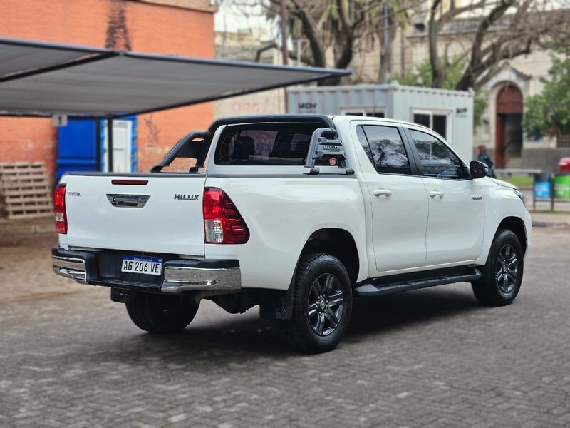 Toyota HILUX 4X2 DC SR 2.4 TDI 6 AT - 7
