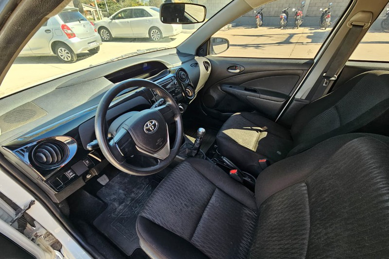 Toyota ETIOS X 5P MT - 9