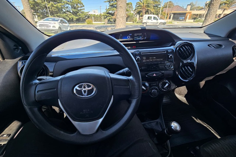Toyota ETIOS X 5P MT - 10