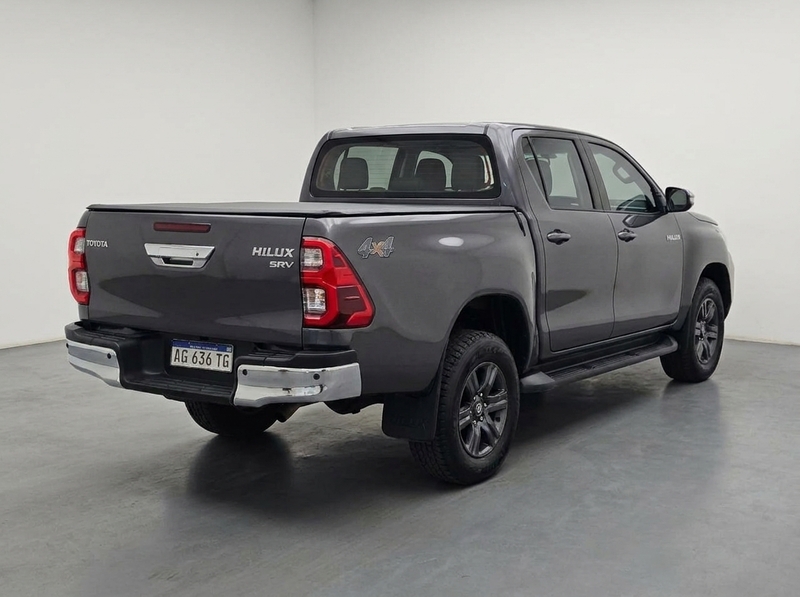 Toyota HILUX 4X4 DC SRV 2.8 TDI 6 AT - 7